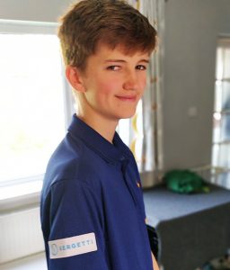 Sam-Rayner-4-256x300 Blog de Samuel Rayner, 15 ans - Joueur britannique utilisant la technologie Sergetti ---------- Partie 1: “TOUTE UNE HISTOIRE - C'est comme jouer au tennis sur la corde raide” tennis string tension Sam-Rayner-4-256x300 Blog de Samuel Rayner, 15 ans - Joueur britannique utilisant la technologie Sergetti ---------- Partie 1: “TOUTE UNE HISTOIRE - C'est comme jouer au tennis sur la corde raide” tennis string tension